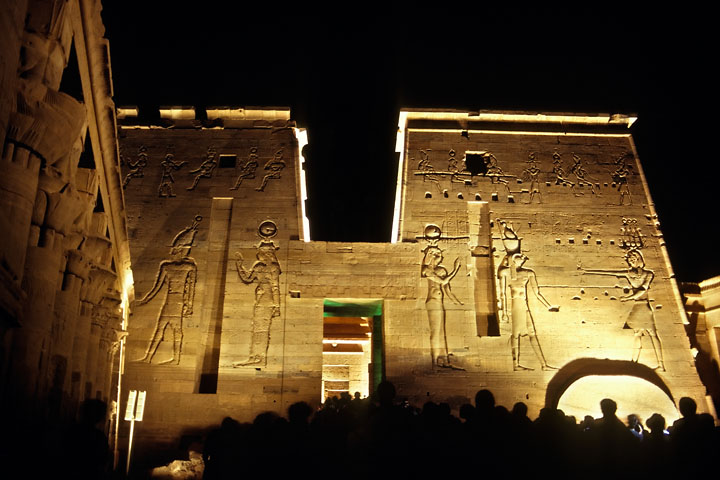 Son et lumière au temple d'Isis sur l'île de Philae - Égypte - Assouan - octobre 1988 - Kodachrome