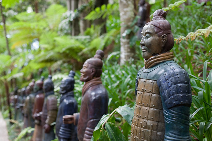 Chinese warriors sculptures in the tropical garden - Portugal/Madeira - Monte - April 2009 - EF 50 mm f/1.4