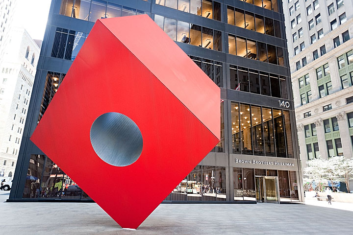 Sculpture "Nogushi's Cube" sur Liberty Plaza - USA/New-York - New-York City - avril 2011 - Graphique