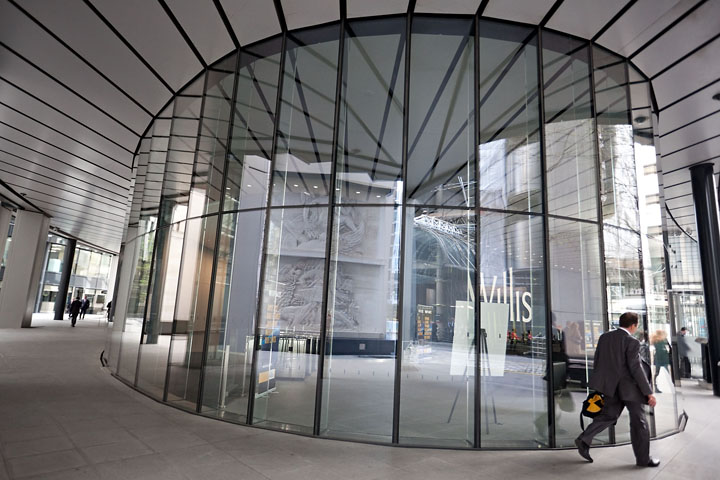 Galerie graphique et marcheur de la City - GB/Angleterre - London - avril 2012 - Architecture